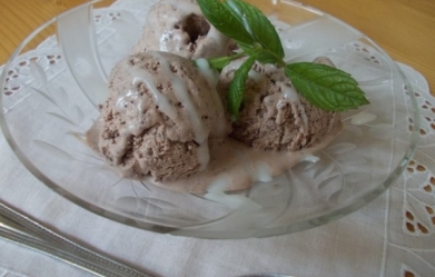 Domácí krémová zmrzlina s čokoládou